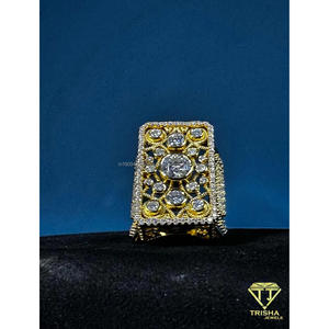 Anillo rectangular de plata 925 con diamante cultivado en laboratorio, tono dorado, joyería brillante para minoristas. - Product Image 3