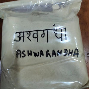 Polvo Estimulante del Crecimiento del Cabello 100% Orgánico con Hierbas como Ashwagandha, Bhringraj, Amla y Jatamasi, Previene la Rotura y el Daño del Cabello - Product Image 1