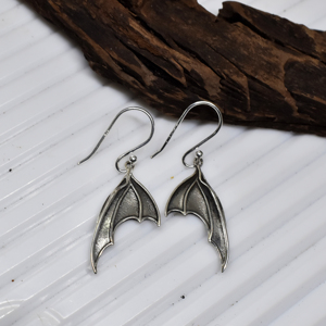 Divyansh Gems Jewellers Boucles d'oreilles pendantes Aile de chauve-souris en argent oxydé, style gothique, Aile de vampire, faites à la main, bijoux de luxe et de caractère pour - Product Image 3
