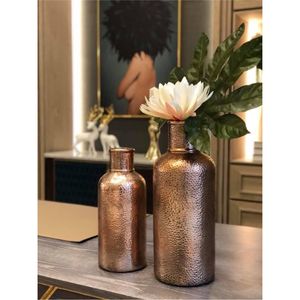 Vase en métal martelé style nordique, pot de fleurs vintage en bronze, bouteille décorative artisanale, centre de table pour la maison, l'hôtel et les mariages - Product Image 1