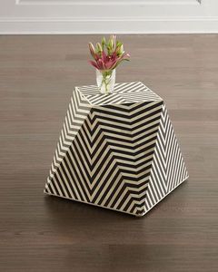 Table basse géométrique en résine faite à la main avec incrustations d'os, table d'appoint à motif zigzag, table de chevet en os incrusté pour chambre et salon - Product Image 1