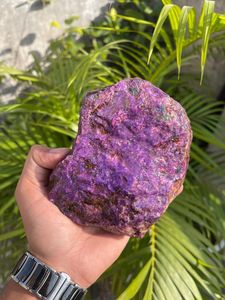 Pierre brute de Sugilite en gros |   Fabricant et fournisseur de cristaux de sugilite violette brute |   Poids brut des pierres lapidaires 769 g - Product Image 6