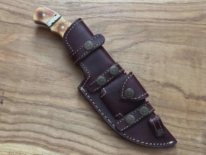Cuchillo de caza y camping hecho a mano con filo dentado, de acero de Damasco, mango de hueso y madera, funda de cuero, OEM/ODM disponible - Product Image 6