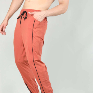 Pantalon de survêtement pour homme, pantalon d'entraînement premium, confectionné avec un tissu respirant, coupe décontractée et style moderne pour les hommes actifs, à prix abordable. - Product Image 4