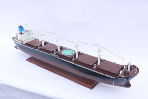 Maqueta de Barco Comercial de Madera Hecha a Mano - Modelo a Escala de Buque de Carga, Decoración de Oficina, Bulk Americas - Product Image 4
