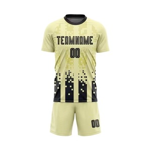 Vente en gros, faible MOQ, uniforme de football à manches courtes sur mesure pour adultes, ensemble d'équipe de haute qualité fabriqué à Sialkot, Pakistan - Product Image 4