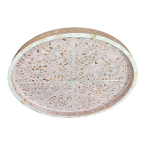 Plateau de service rond en rotin fait main avec incrustation de nacre et mosaïque, plateau décoratif pour table basse, organisateur en fibres naturelles - Product Image 4
