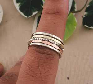 Anillo de Plata de Ley 925 con Banda Punteada, Anillo de Boda Minimalista con Textura Milgrain y Piedras Preciosas para Mujer, Venta al por Mayor - Product Image 2