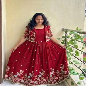 Robe VASTRA COTTAGE en Faux Georgette à Imprimé Bandhani Numérique avec Dupatta Brodé, Tenue Traditionnelle pour Soirée - Product Image 2