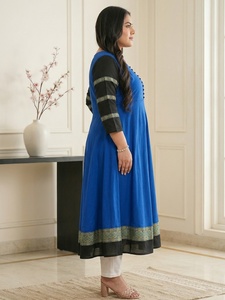 Kurti Anarkali de Rayón para Mujer, Talla Grande, Estampado Floral Azul, Cuello Redondo, Mangas Tres Cuartos, Cómodo para Uso Diario - Product Image 3