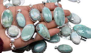 Lote Mixto de Colgantes Vintage Cristianos para Niños, con Engaste de Plata Antigua y Amazonita en Latón, por Prem Bhaya - Product Image 4