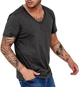 Material de jersey personalizado con cuello en V, superficie lisa, diseñado para entrenamientos en el gimnasio, actividades deportivas, sesiones de entrenamiento y uso casual. - Product Image 1