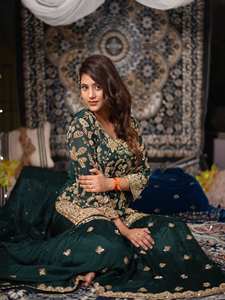 Nouvel arrivage : Ensemble Kurti en tissu Chinon avec Dupatta et Plazzo, orné de broderies semi-perles de créateur – Tenue ethnique élégante - Product Image 2