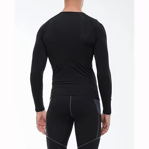 Camiseta Deportiva de Compresión 100% Algodón OEM, Personalizada con Impresión Frontal, Corte Regular, Manga Corta, Cuello Redondo, Transpirable, Secado Rápido, para Gimnasio - Product Image 3