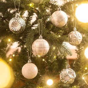 Decorazioni Natalizie di Lusso da 16 Pezzi, Palline Appese Bianche e Argento Infrangibili da 2,36 Pollici per Albero di Natale - Product Image 1