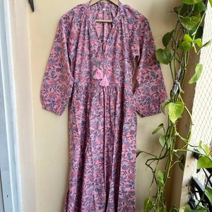 Robe longue maxi imprimée à la main, col en V, manches longues, tunique indienne, longue robe en coton indien pour femme, collection 2026, best-seller - Product Image 1