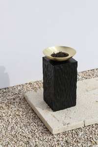 Brûleur d'encens moderne en métal noir avec dôme en laiton, porte-encens de luxe pour la maison, le bureau, la méditation et la décoration. - Product Image 4