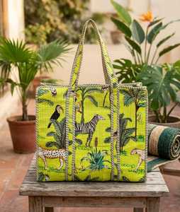 Grand sac fourre-tout en coton matelassé brodé style bohème avec fermeture éclair, imprimé animal peint à la main, lavable, pour la plage, les voyages et le shopping - Product Image 3