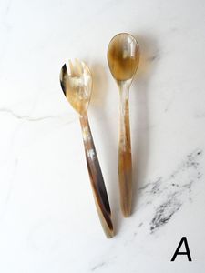 Juego de 2 Servidores de Ensalada de Cuerno de Búfalo Hechos a Mano y Personalizados, Cucharas y Tenedores Ecológicos Aptos para Lavavajillas, Utensilios de Cocina - Product Image 1