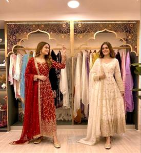 Robe Anarkali en Soie Chinon Brodée de Paillettes Miroir avec Bordure Découpée, Dupatta et Pantalon Élastique Cousu – Tenue Ethnique KW 1097 - Product Image 1