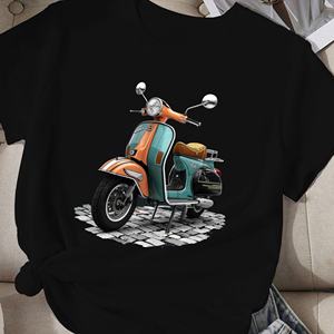 Camiseta cómoda para mujer de scooter de inspiración vintage sobre fondo oscuro - Product Image 2