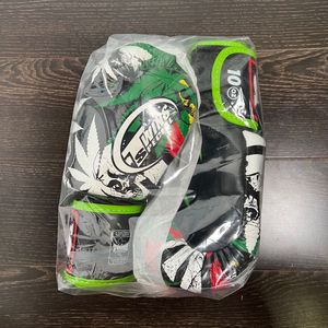 Ensemble de protège-tibias et de gants de boxe Muay Thai en cuir personnalisés OEM, pour entraînement professionnel de kickboxing, respirant et absorbant l'humidité - Product Image 6