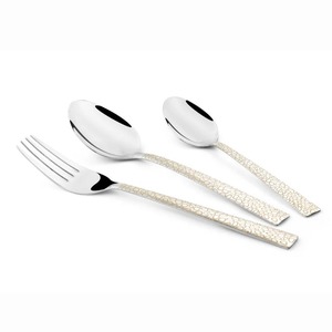 Ensemble de Couverts Métalliques de Luxe : Cuillère, Fourchette et Paire de Service – Idéal pour une Table Élégante et des Réceptions Raffinées - Product Image 5