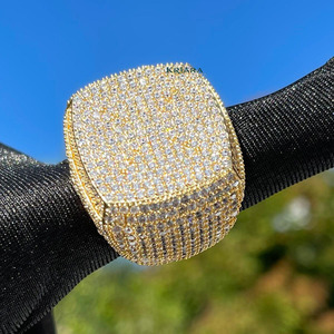 Bague Cocktail en Argent 925 Plaqué Or 18K avec Moissanite Taille Brillant, Sertissage Pavé, Micro-Incrustation Géométrique, Luxe, Unisexe, Cadeau de Mariage - Product Image 1