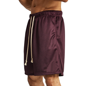 Pantalones cortos de malla elegantes para hombre con cintura con cordón, de secado rápido y tela elástica. - Product Image 3
