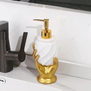 Dispensador de Loción Decorativo con Diseño de Mano Dorada, Botella Blanca con Bomba, Ideal para Baños y Tocadores, Venta al por Mayor desde India - Product Image 3