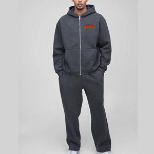 Ensemble sweat à capuche zippé et pantalon de survêtement en coton 100% lourd, délavé, avec logo personnalisé, coupe courte et effet vieilli pour homme - Product Image 4