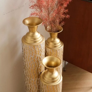 Juego de 3 Jarrones Modernos de Aluminio para Mesa, Hechos a Mano, Ecológicos, Decorativos, con Patrón Dorado y Blanco - Product Image 2