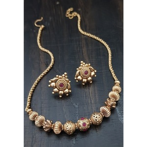 Ensemble collier et boucles d'oreilles Mala classiques en laiton plaqué or de qualité supérieure, idéal pour les mariages, les fêtes et les cadeaux pour femmes - Product Image 1