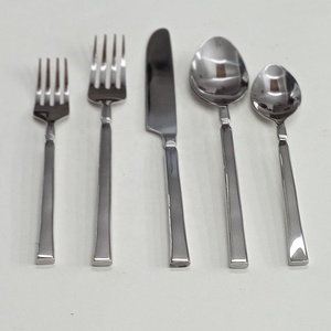 Ensemble de couverts en acier inoxydable de haute qualité élégant plaqué argent avec poignée design moderne et élégant pour la rentrée des classes - Product Image 3