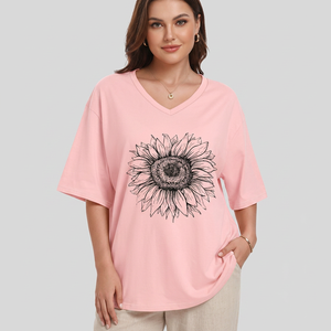เสื้อยืดคอวีไซส์ใหญ่พิเศษสำหรับผู้หญิง ลายดอกทานตะวันสีชมพู แขนสั้น สวมใส่สบาย ทรงหลวม ผ้าเจอร์ซีย์คอตตอน ผลิตในบังกลาเทศ - Product Image 2