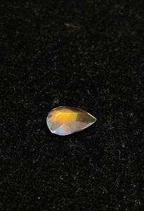 Piedra lunar arcoíris fuego naranja, corte pera, gema natural transparente con corte pera. - Product Image 4