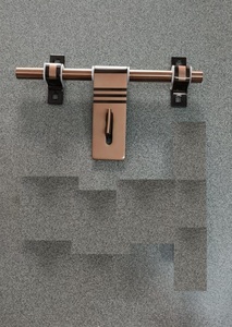 Pestillo de Acero Inoxidable con Diseño Moderno de Puntos para Puertas Residenciales y de Oficina al Mejor Precio - Product Image 2