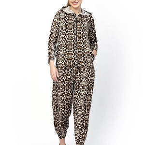 Chándal de sublimación para mujer, moderno, de material duradero, cómodo y suave para usar todo el día, personalizable. - Product Image 2