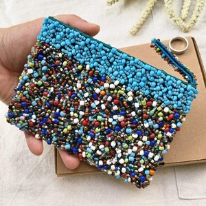 Monedero bordado a mano TIMELESS CRAFT con cuentas elegantes para mujer, diseño de lujo de Uttar Pradesh, ideal para bodas - Product Image 1