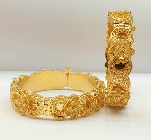 ขายส่งกำไลข้อมือผู้หญิง SARA ชุบทอง 24K สแตนเลสสตีล ดีไซน์คลาสสิก ทันสมัย คุณภาพสูง แฟชั่น เหมาะสำหรับงานหมั้นและงานแต่งงาน - Product Image 4