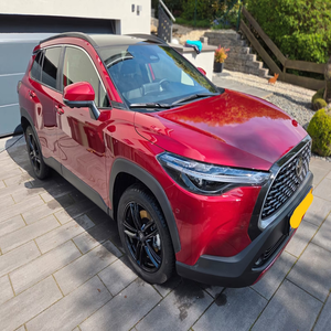 Toyota Corolla Cross 2.0 Híbrido CVT AWD Premium, Tracción en las Cuatro Ruedas, SUV Familiar Eficiente en Consumo de Combustible, Transmisión Automática - Product Image 2