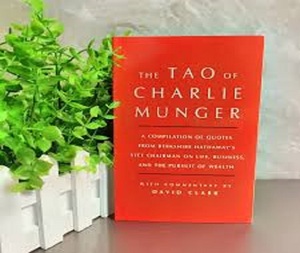 El Tao de Charlie Munger de David Clark, libro de bolsillo, éxito de ventas para adultos - Product Image 1