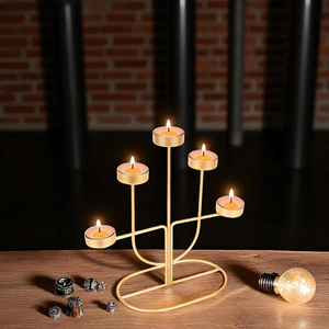 Support de bougie décoratif en métal doré avec cinq porte-bougies pour restaurant, hôtel et décoration intérieure - Product Image 4