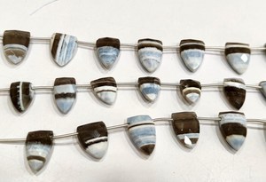 Perles en opale bleue de Boulder en forme de flèche, forme Trillian, naturelles, 10x19mm - Product Image 4