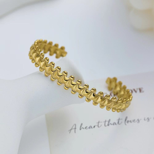 Brazalete de Metal Elegante en Tono Plateado para Mujer, con Diseño Moderno y Acabado Premium - Product Image 5