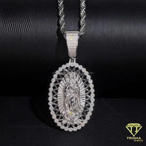 จี้เพชรโมอิสซาไนต์แบบ Iced Out พร้อมลวดลายละเอียดตรงกลางและเครื่องประดับเงินแท้ 925 คุณภาพพรีเมียม - Product Image 4