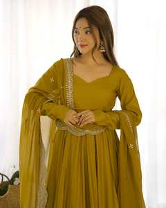 Robe Anarkali en soie romaine prête à porter, longueur ras du sol, avec pantalon et ensemble dupatta lourd - Product Image 5