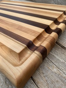 Tabla de cortar cuadrada de madera de pino con ranura para jugos para cocinas modernas - Product Image 4