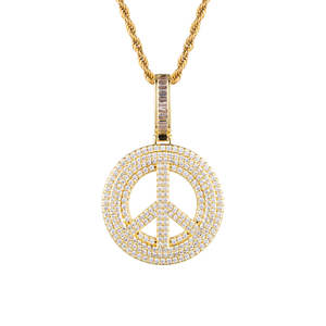 Colgante de Lujo con Cruz de Moissanita de Corte Esmeralda en Plata 925, Chapado en Oro, Estilo HipHop, Totalmente Cubierto de Circonitas, Venta al Por Mayor - Product Image 5