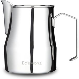 Brocca per Schiumare il Latte in Acciaio Inox da 15 oz per Caffè Espresso e Latte Art - per Baristi e Amanti del Caffè - Product Image 1
